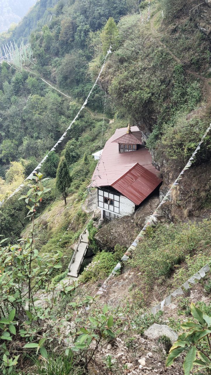 Drakar Choeling Goenpa, Larjab