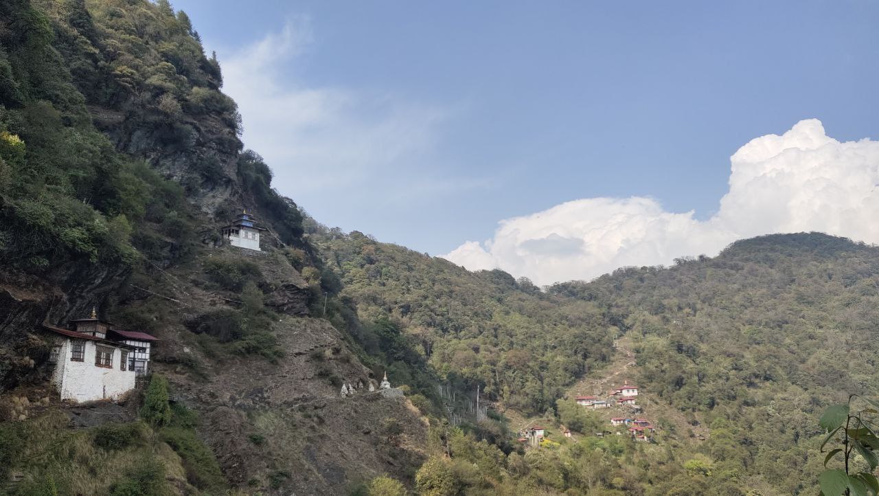 Drakar Choeling Goenpa, Larjab
